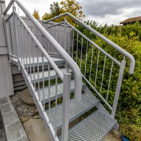 Bilde for kategori Standardtrapp med rekkverk